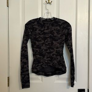Close to Crossing Long Sleeve *Rulu
Heritage Camo Jacquard Black
Lunar Rock